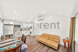 2431 S Catalina St in Los Angeles, CA - Building Photo - Building Photo