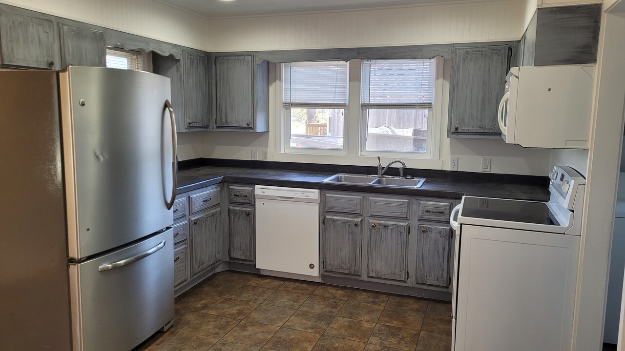 2027 2nd Ave, Unit A in Rapid City, SD - Foto de edificio