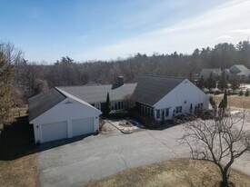 363 Blackstrap Rd in Falmouth, ME - Building Photo