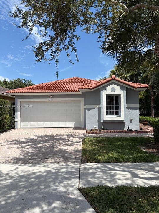 4136 Sapphire Terrace in Weston, FL - Building Photo