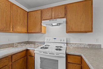 894 S Curtis Ave in Fayetteville, AR - Building Photo - Building Photo
