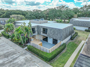 1005 10th Terrace in Palm Beach Gardens, FL - Building Photo - Building Photo