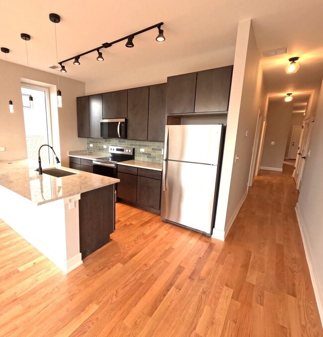 2100 W 18th Pl in Chicago, IL - Building Photo - Building Photo