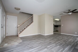 2554 Dickens Dr in Aurora, IL - Building Photo - Building Photo
