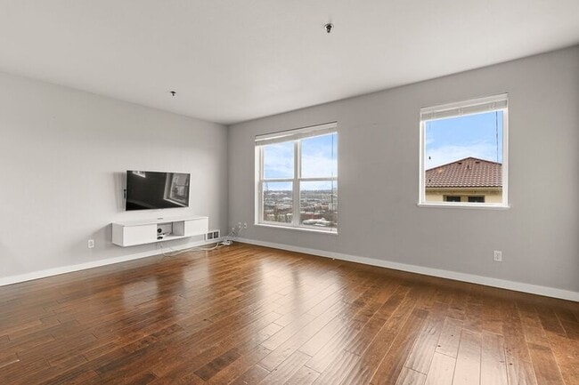 423 NW Uptown Terrace in Portland, OR - Building Photo - Building Photo