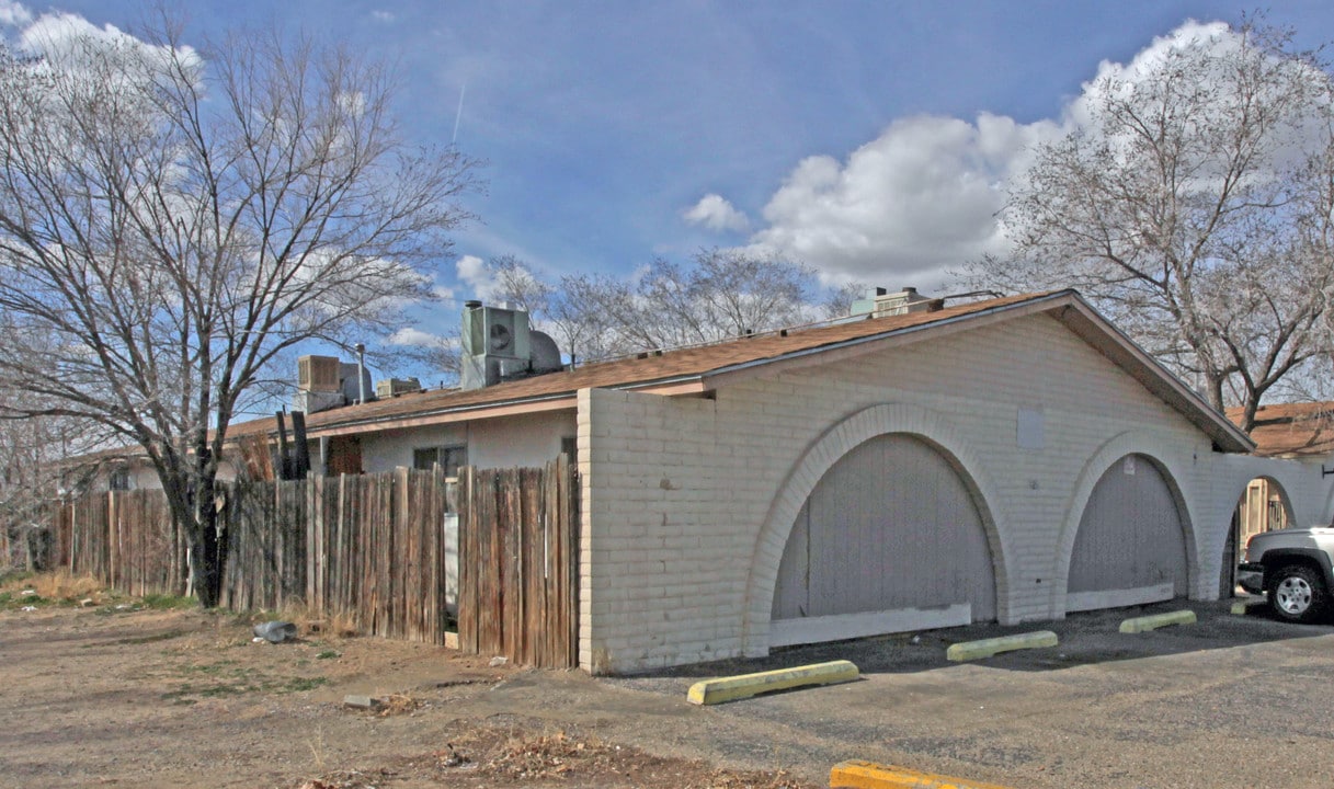 625 Charleston St SE in Albuquerque, NM - Building Photo