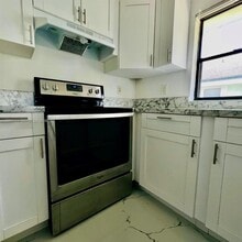 4030 NW 87th Ave in Sunrise, FL - Building Photo - Building Photo