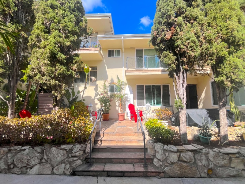 1415 N Harper Ave in West Hollywood, CA - Building Photo