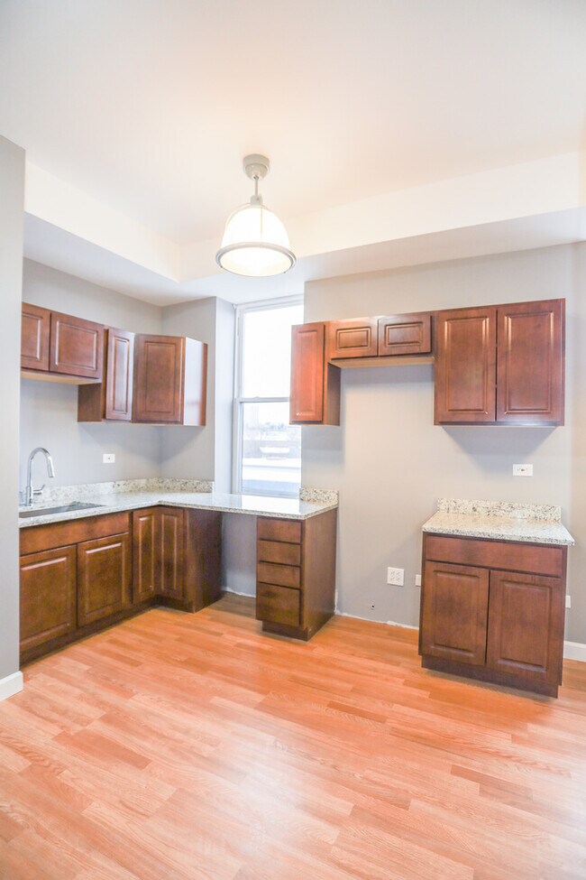 1586 N Clybourn Ave-Unit -2 in Chicago, IL - Building Photo - Building Photo