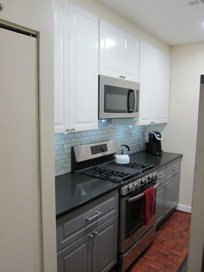 774 S 3rd St, Unit G in Philadelphia, PA - Building Photo - Building Photo