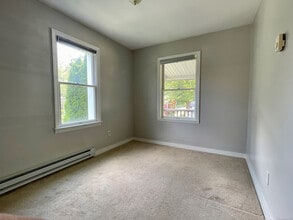 94 Dunne Ave in Canton, CT - Building Photo - Building Photo