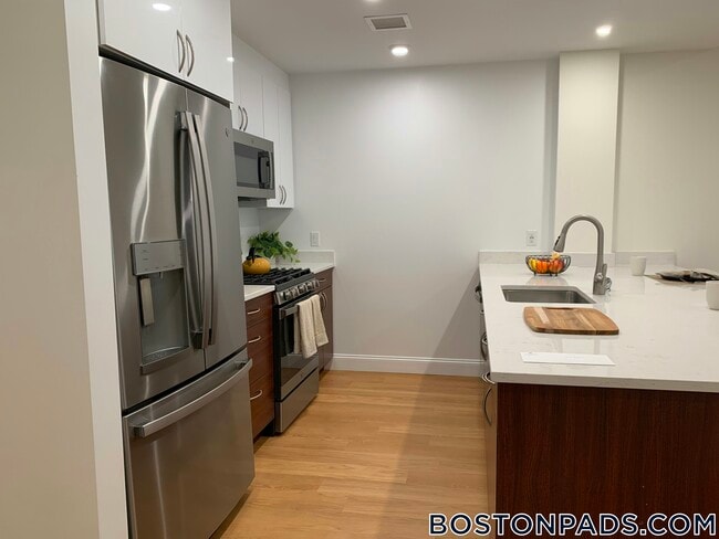 120 Gerry Rd in Brookline, MA - Building Photo - Building Photo