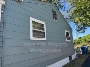 8629 Elwyn Dr in Hazelwood, MO - Building Photo - Building Photo