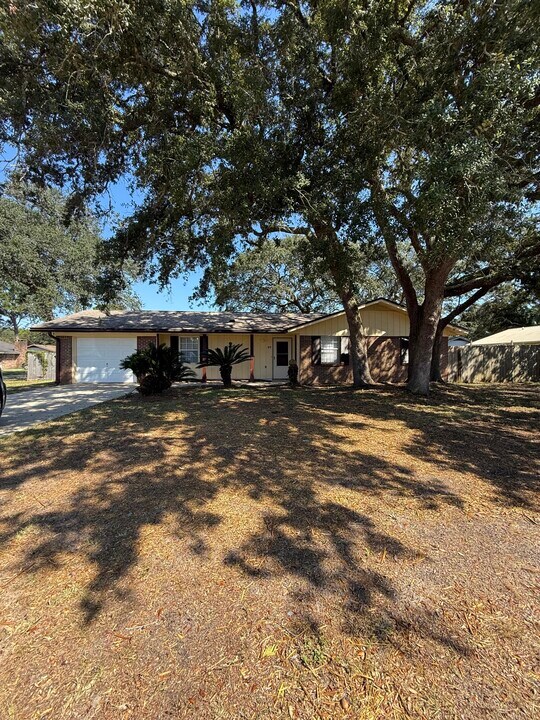 89 11th Ave in Shalimar, FL - Building Photo