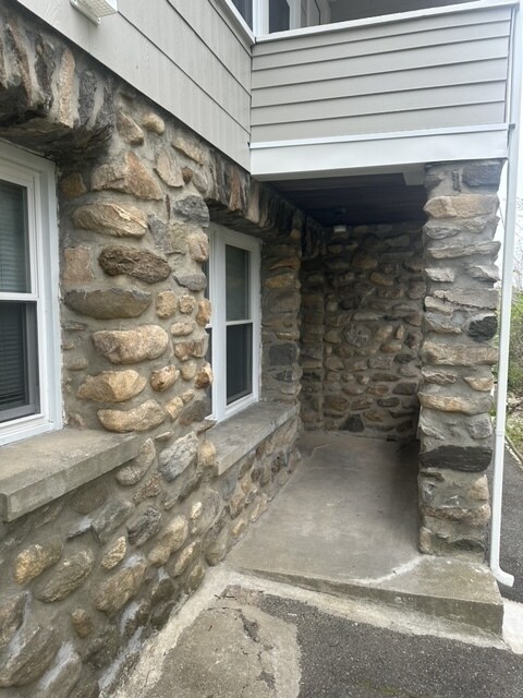 64 Maplewood Ave, Unit Navanne in Torrington, CT - Foto de edificio - Building Photo