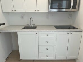 1134 NW 5th St, Unit 6 in Miami, FL - Foto de edificio - Building Photo