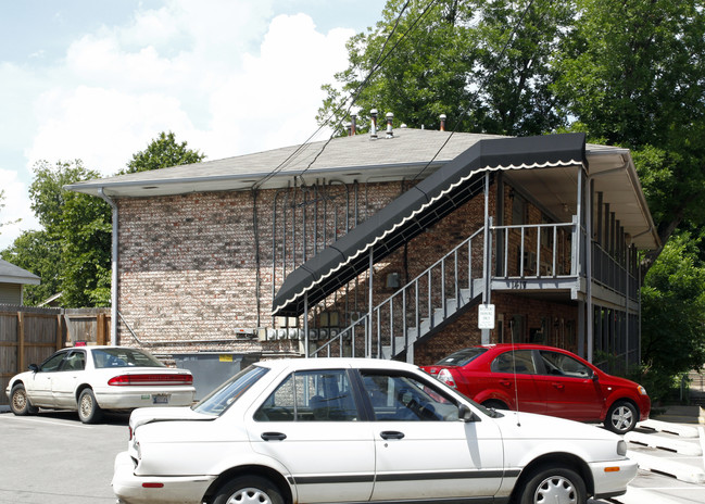 Colonial Terrace Apartments in Tulsa, OK - Building Photo - Building Photo