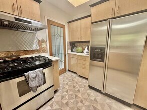 4955 Marine Dr in Burnaby, BC - Building Photo - Building Photo