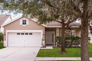 6327 Bridgecrest Dr in Lithia, FL - Building Photo