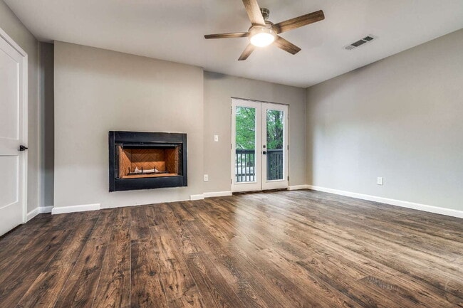 9228 Flickering Shadow Dr in Dallas, TX - Building Photo - Building Photo