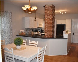 32 Crescent Ave, Unit Upper