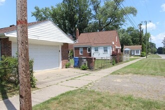 960 Arlington St in Inkster, MI - Building Photo - Building Photo
