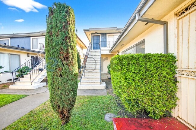 2303 W Beverly Blvd in Montebello, CA - Foto de edificio - Building Photo