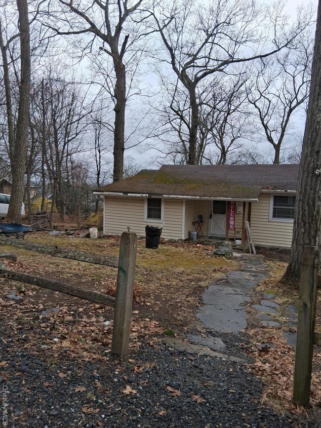26 Oakwood Trail S in Monroe, NY - Building Photo - Building Photo