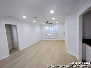 7815 Broadway in San Antonio, TX - Building Photo - Building Photo