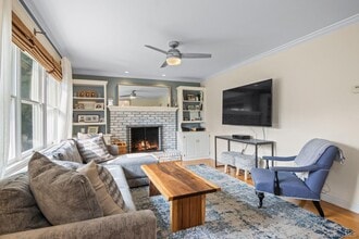 13 Clairmont St in Northport, NY - Building Photo - Building Photo
