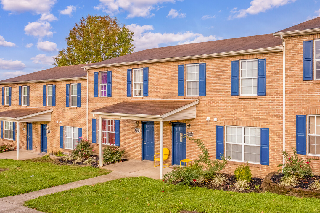 Farmington Oaks Apartments in Crittenden, KY - Foto de edificio