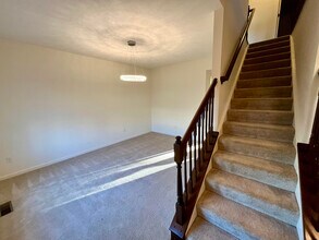 4189 Pheasant Ridge Ct in Batavia, OH - Foto de edificio - Building Photo