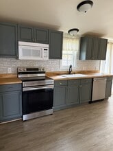 12 Hunt Dr in Kearneysville, WV - Building Photo - Building Photo