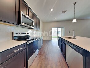 33865 Widman Way in Zephyrhills, FL - Building Photo - Building Photo