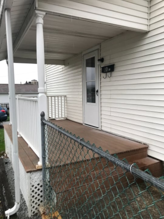 10 Chestnut Wy in Mount Pleasant, PA - Building Photo