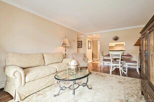 6902 Narrows Ave in Brooklyn, NY - Building Photo
