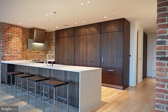 1615 N QUEEN St-Unit -M606 in Arlington, VA - Building Photo - Building Photo