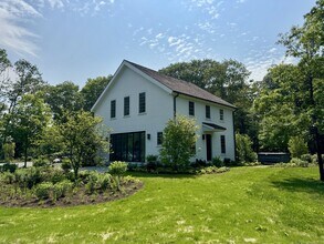 24 Old Roxbury Rd in Roxbury, CT - Building Photo - Building Photo