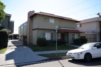 140 W Hillsdale St in Inglewood, CA - Building Photo - Building Photo