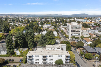 Parker CAL Apartments in Berkeley, CA - Building Photo - Building Photo