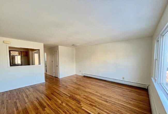 203 Zabriskie St in Jersey City, NJ - Building Photo - Building Photo