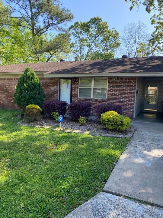 703 Wright St in Lonoke, AR - Building Photo