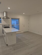 1906 N Hollywood Way, Unit 104 in Burbank, CA - Building Photo - Building Photo