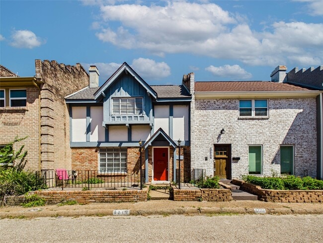 property at 1219 Saxony Ln