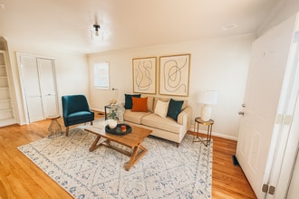 2407 Lazenby Dr in Nashville, TN - Foto de edificio - Building Photo