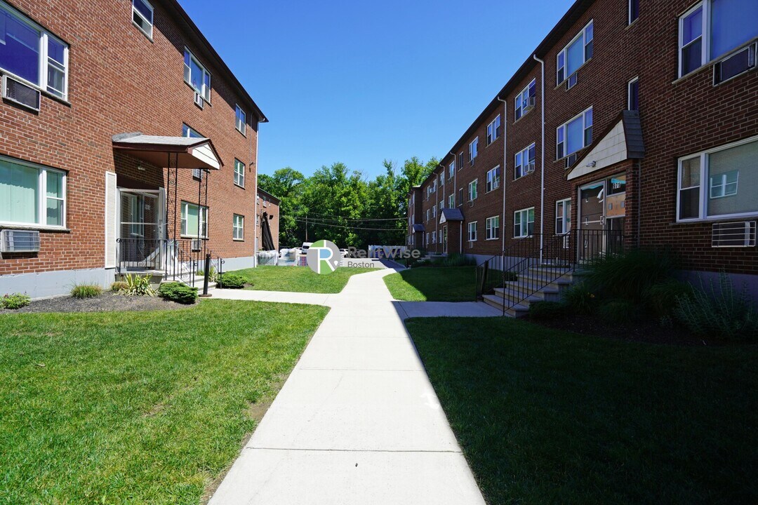 965 Fellsway in Medford, MA - Building Photo