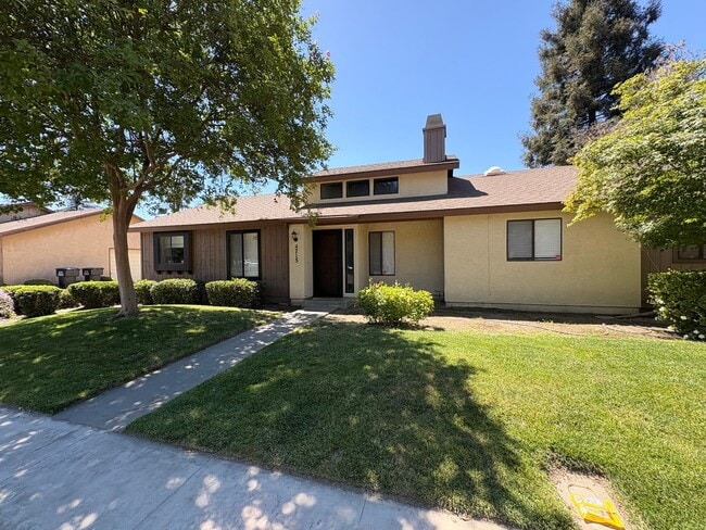 property at 4715 W Cypress Ave