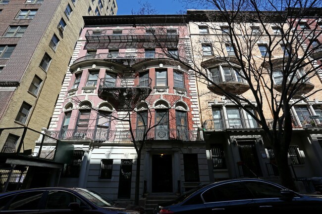 323 W 100th St in New York, NY - Foto de edificio - Building Photo
