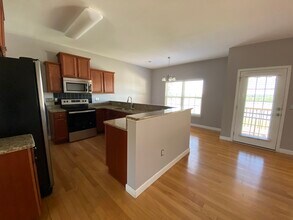 122 Azalea Rdg in Johnson City, TN - Foto de edificio - Building Photo