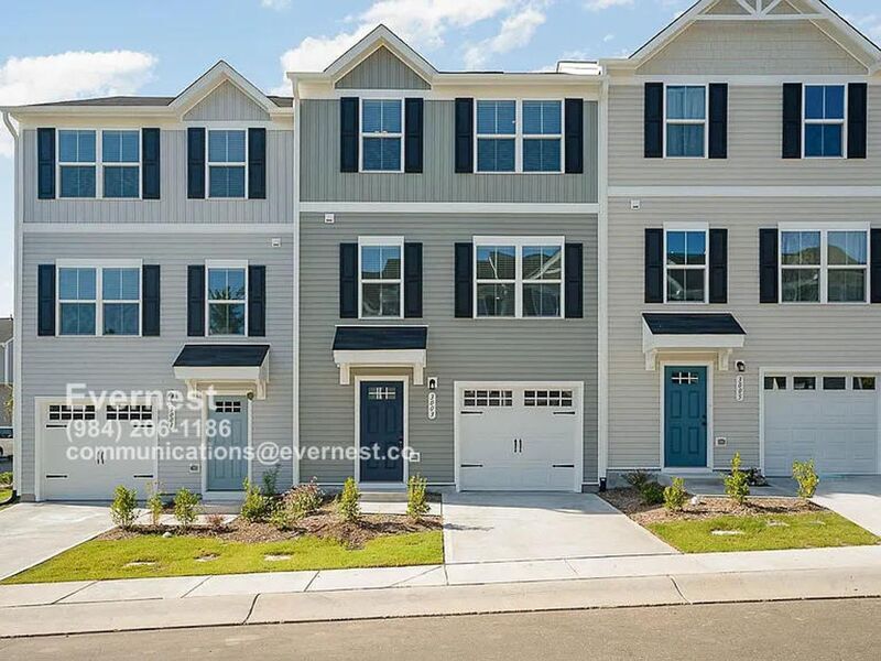 3003 Soft Breeze Dr in Durham, NC - Foto de edificio